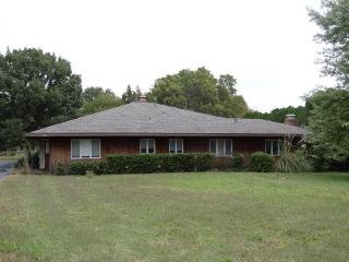 100 Hillsdale Dr, Wichita, KS 67230-7113
