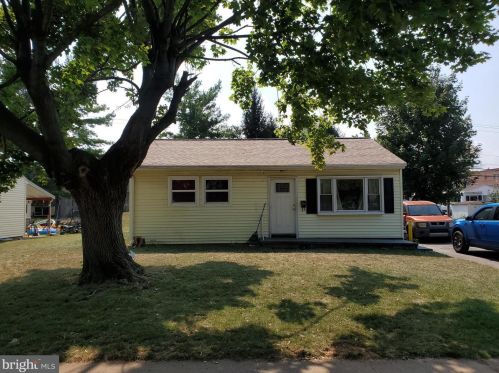 708 Kelly Dr, York, PA 17404-2433