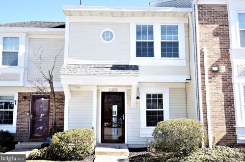 3303 Lakeside View Dr, Falls Church, VA 22041-2450