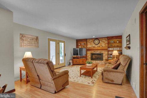 202 Suncrest Rd, Lancaster PA  17601-4835 exterior