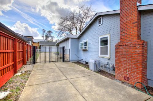 8960 Central Ave, Citrus Heights CA  95662-4102 exterior