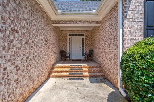135 Hidden Cove Dr, Bogart, GA 30622-3502