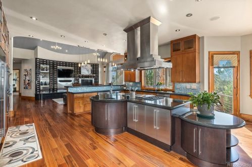 15421 Fairway Dr, Denver CO  80022-5221 exterior