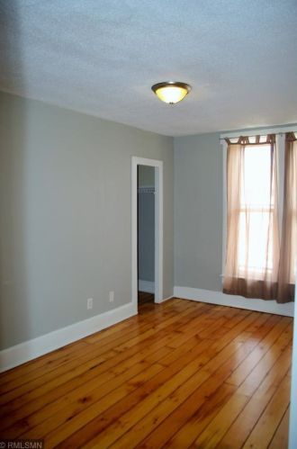 914 Armstrong Ave, Saint Paul MN 55102-3804 exterior