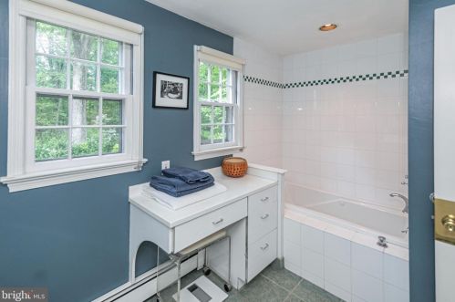 7 Honeybrook Dr, Princeton NJ  08540-7434 exterior