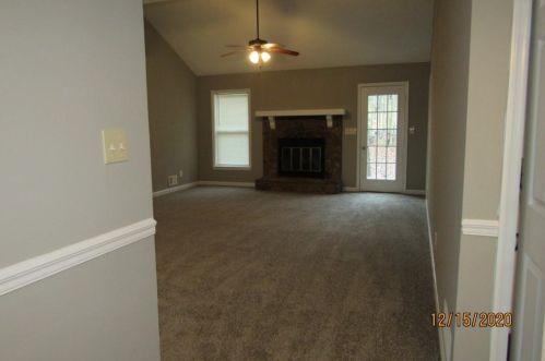25 Melanie Ln, Newnan, GA 30265-1363