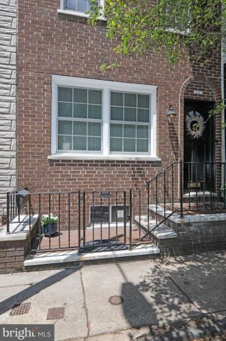 810 Judson St, Philadelphia, PA 19130-1922