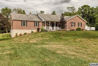 10 Royal Dr, Carlisle, PA 17015-9566