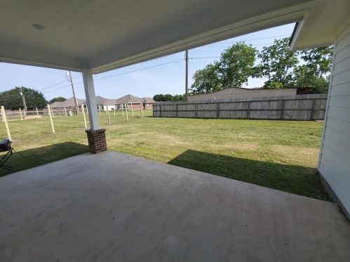 233 Shannon St, Angleton TX 77515 exterior