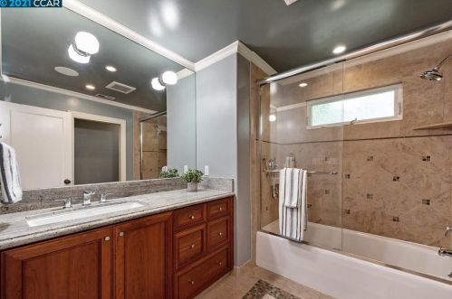 120 Collins Ct, Concord CA  94523-4107 exterior