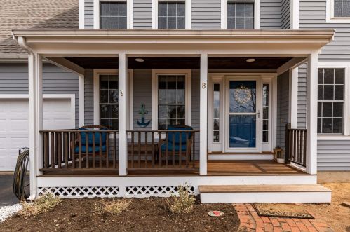 8 Clova Cir, Stratham, NH 03885-2137