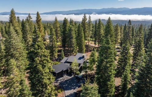 8370 Valhalla Dr, Truckee CA  96161-4296 exterior
