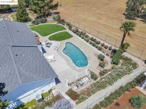 23 Kirkwood Ct, Concord CA  94521-1427 exterior