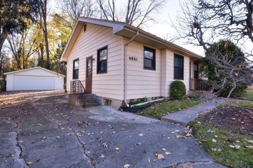 4901 Mohawk Rd, Rockford, IL 61107-2334