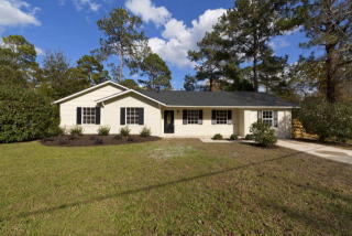 305 Floyd St, Hinesville, GA 31313-5508