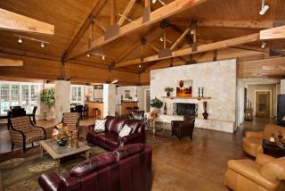 2057 Hebron Pkwy, Carrollton TX  75010-6349 exterior