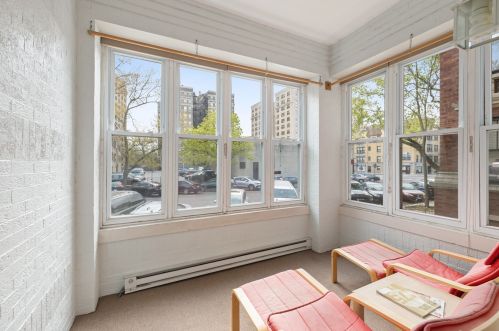 5484 Everett Ave, Chicago, IL 60615-5918