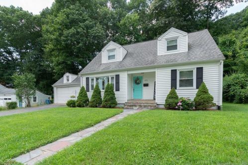 271 Gaylord Dr, Waterbury, CT 06708-2112
