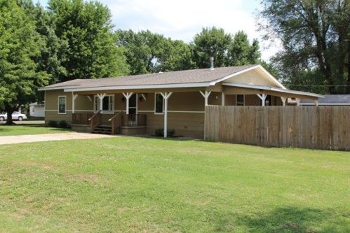 6101 Greenwood St, Wichita, KS 67216-4050