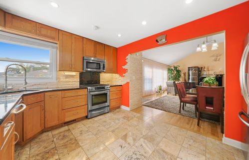 8830 Elmore St, Niles IL 60714-2413 exterior