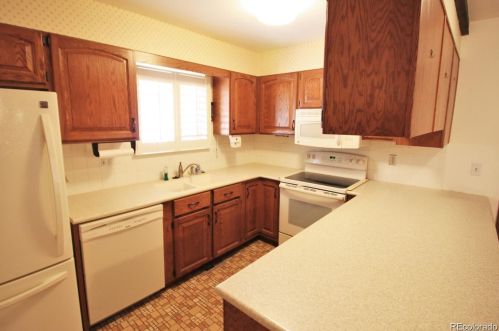 877 Idalia Cir, Aurora, CO 80011-7329