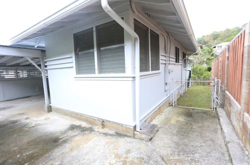 2808 Nihi St, Honolulu, HI 96819-3836