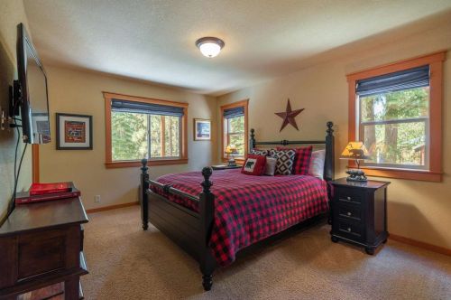 11090 Sitzmark Way, Truckee CA  96161-6128 exterior