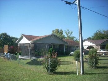 205 Spring St, Ozark, AR 72949-2827