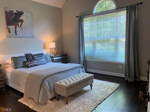 50 Village Park Dr, Newnan, GA 30265-5550