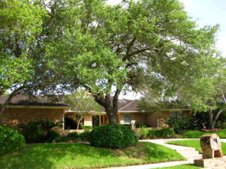 611 Champions Row, Victoria, TX 77904-3334