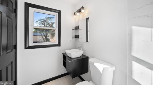 512 4 St, Philadelphia PA 19133-3105 exterior