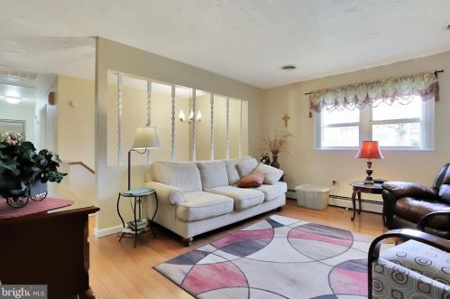 60 Baugher Dr, Hanover PA 17331-4004 exterior