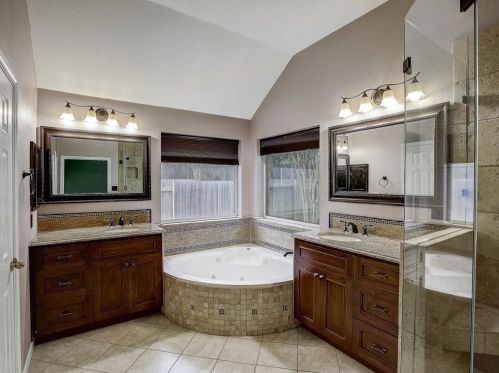 4520 Eagle Feather Dr, Austin TX  78735-6466 exterior