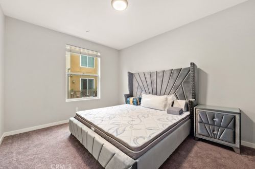 543 Rockefeller, Irvine CA  92612-7175 exterior