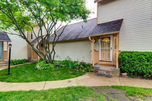 920 Clark Dr, Gurnee, IL 60031-3115
