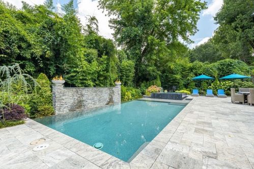 4000 Arden Way, Atlanta GA  30342-3948 exterior