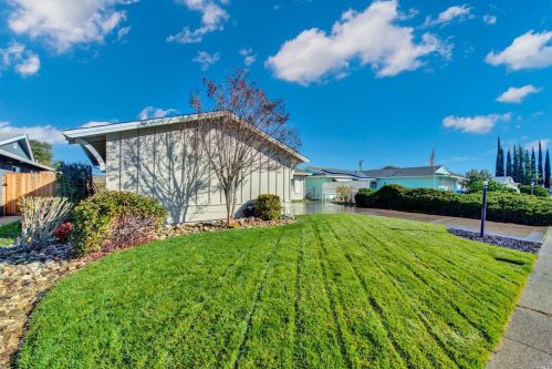 178 Mckinley Cir, Vacaville, CA 95687-3302