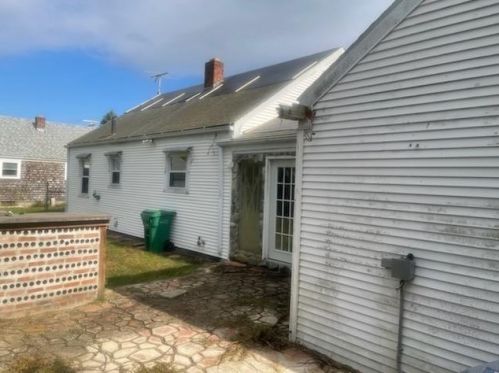 99 Almy St, Warwick, RI 02886-3603
