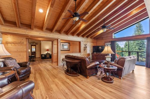 11030 Ski Slope Way, Truckee CA  96161-6603 exterior