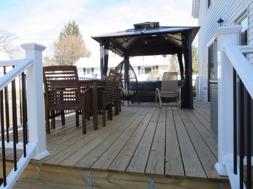 1 Morton St, Nashua, NH 03060-4944