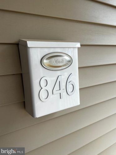 846 Washington St, Charles Town, WV 25414-1742