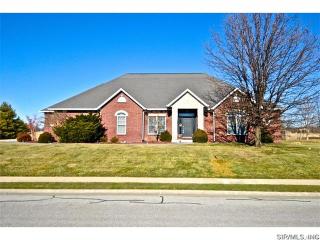 1025 Far Oaks Dr, Fairview Heights, IL 62232