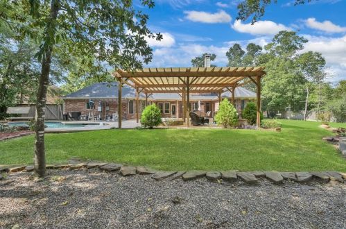 9010 Willow Spg Ln, Conroe TX  77302-3496 exterior