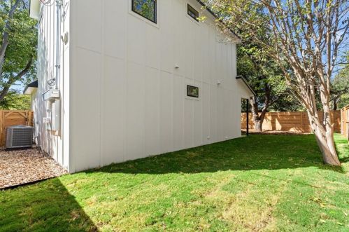 608 Crestland Dr, Austin TX  78752-1307 exterior