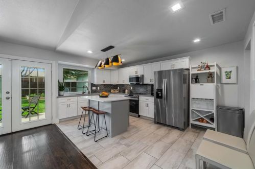 2116 Rockwood Dr, Carrollton TX 75007-5723 exterior