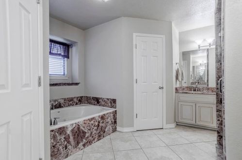 6756 Fair Mdw Dr, Fort Worth TX 76182-7612 exterior