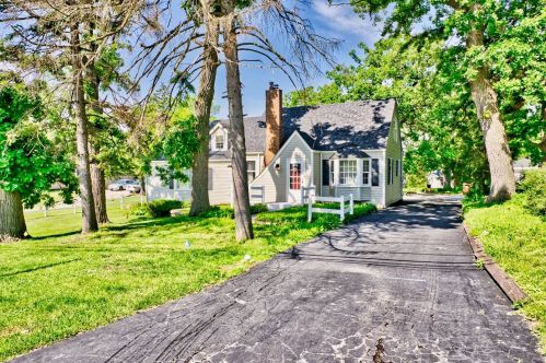 15240 Kenton Ave, Oak Forest, IL 60452-2420