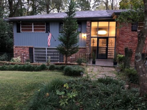 133 Laurel Forest Cir, Atlanta, GA 30342-4107