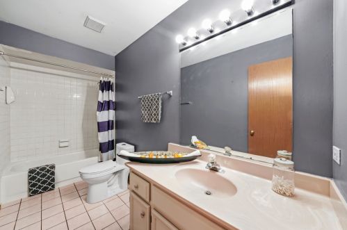 1445 Shaman Dr, Lemont IL  60490-5572 exterior