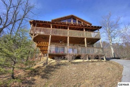 2120 Quail Run Way, Pigeon Forge, TN 37876-7395